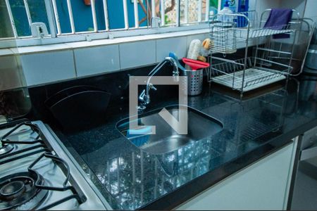 Casa à venda com 187m², 4 quartos e 2 vagas Casa à venda com 187m², 4 quartos e 2 vagasCozinha