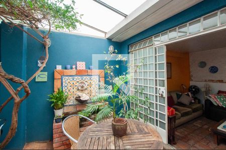 Casa à venda com 187m², 4 quartos e 2 vagas Casa à venda com 187m², 4 quartos e 2 vagasQuintal