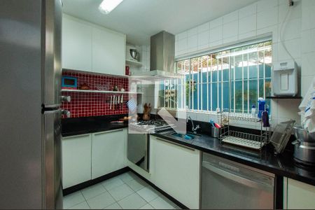 Casa à venda com 187m², 4 quartos e 2 vagas Casa à venda com 187m², 4 quartos e 2 vagasCozinha