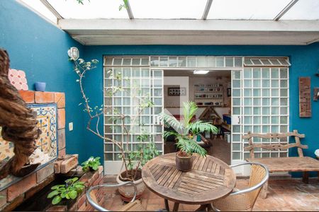 Casa à venda com 187m², 4 quartos e 2 vagas Casa à venda com 187m², 4 quartos e 2 vagasQuintal