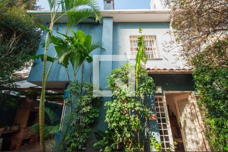 Casa à venda com 187m², 4 quartos e 2 vagas Casa à venda com 187m², 4 quartos e 2 vagasFachada