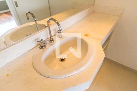 Apartamento à venda com 62m², 1 quarto e 1 vagaDetalhe do Banheiro da Suite