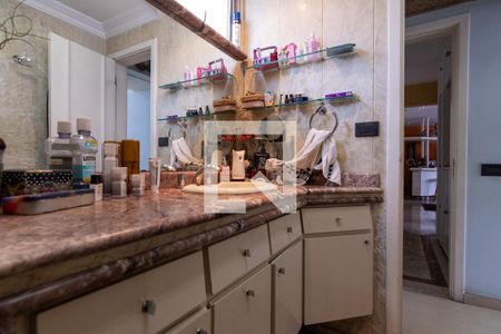 Apartamento à venda com 135m², 3 quartos e 1 vaga Apartamento à venda com 135m², 3 quartos e 1 vagaBanheiro Suite