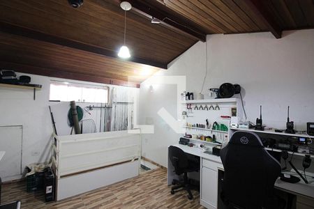 Casa à venda com 215m², 3 quartos e 2 vagasEscritório