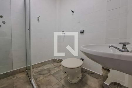 Banheiro de kitnet/studio para alugar com 1 quarto, 40m² em Liberdade, São Paulo