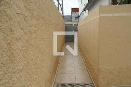 Portão acesso a casa  de casa para alugar com 2 quartos, 62m² em Vila Renata, Guarulhos