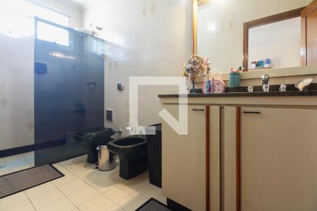 Casa à venda com 300m², 3 quartos e 4 vagasBanheiro Suíte 2