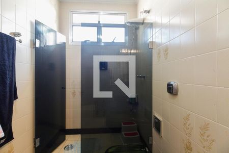 Casa à venda com 300m², 3 quartos e 4 vagasBanheiro Suíte 2