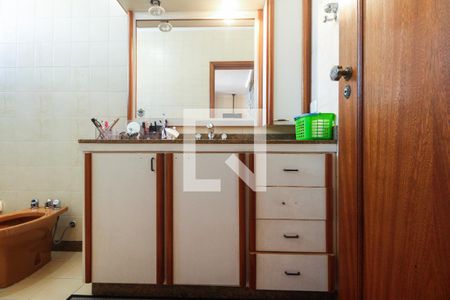 Casa à venda com 300m², 3 quartos e 4 vagasBanheiro Suíte 3