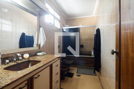 Casa à venda com 300m², 3 quartos e 4 vagasBanheiro Suíte 1