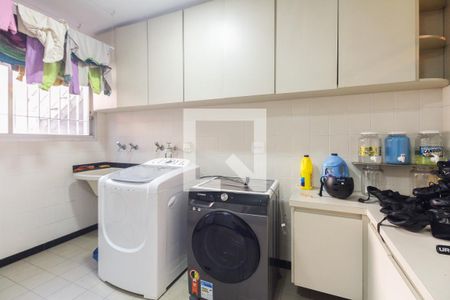 Casa à venda com 300m², 3 quartos e 4 vagasÁrea de Serviço 