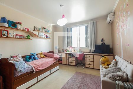 Casa à venda com 300m², 3 quartos e 4 vagasSuíte 2