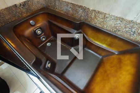 Casa à venda com 300m², 3 quartos e 4 vagasBanheiro Suíte 1