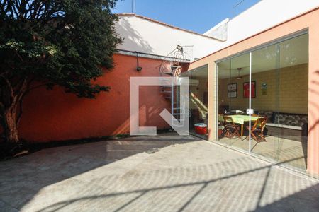 Casa à venda com 300m², 3 quartos e 4 vagasQuintal 