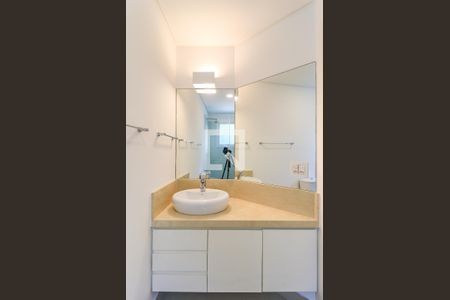 Casa de condomínio para alugar com 227m², 4 quartos e 4 vagasBanheiro da Suíte 3