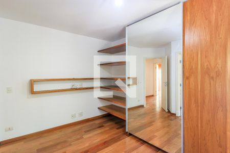 Casa de condomínio para alugar com 227m², 4 quartos e 4 vagasSuíte 3