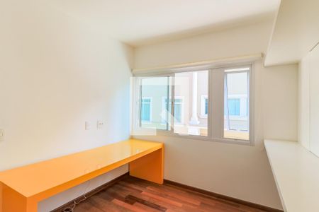 Casa de condomínio para alugar com 227m², 4 quartos e 4 vagasEscritório