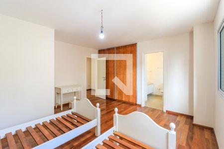 Casa de condomínio para alugar com 227m², 4 quartos e 4 vagasSuíte 2