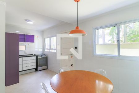 Casa de condomínio para alugar com 227m², 4 quartos e 4 vagasCopa