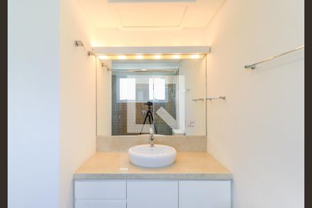 Casa de condomínio para alugar com 227m², 4 quartos e 4 vagasBanheiro da Suíte 2