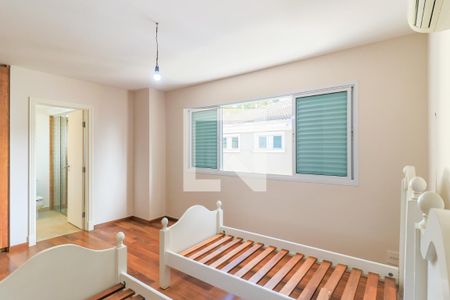 Casa de condomínio para alugar com 227m², 4 quartos e 4 vagasSuíte 2