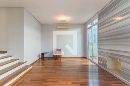 Casa de condomínio para alugar com 227m², 4 quartos e 4 vagasSala 1