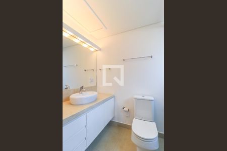 Casa de condomínio para alugar com 227m², 4 quartos e 4 vagasBanheiro da Suíte 2