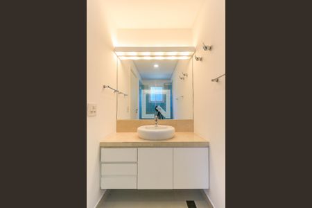 Casa de condomínio para alugar com 227m², 4 quartos e 4 vagasBanheiro da Suíte 1