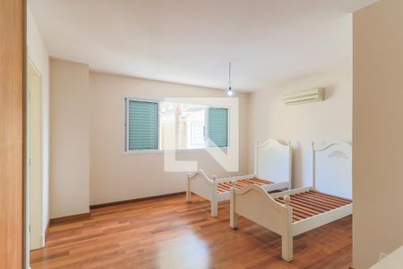 Casa de condomínio para alugar com 227m², 4 quartos e 4 vagasSuíte 2