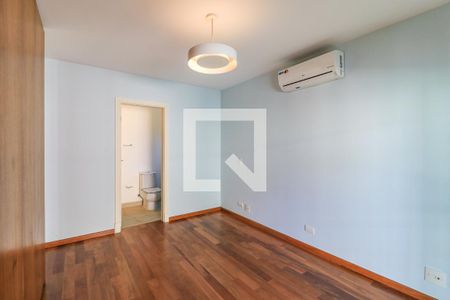 Suíte 1 de casa de condomínio para alugar com 4 quartos, 227m² em Brooklin Paulista, São Paulo