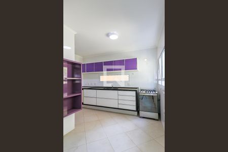 Casa de condomínio para alugar com 227m², 4 quartos e 4 vagasCozinha