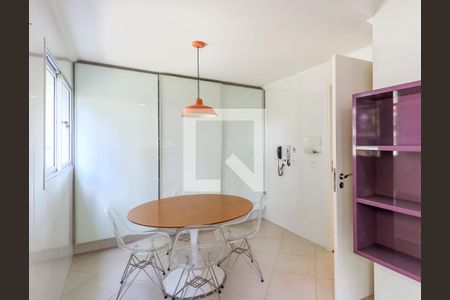 Casa de condomínio para alugar com 227m², 4 quartos e 4 vagasCopa