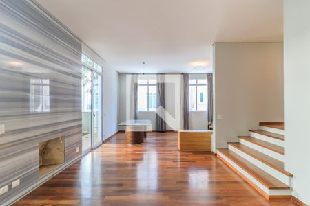 Casa de condomínio para alugar com 227m², 4 quartos e 4 vagasSala 1