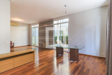 Casa de condomínio para alugar com 227m², 4 quartos e 4 vagasSala 2