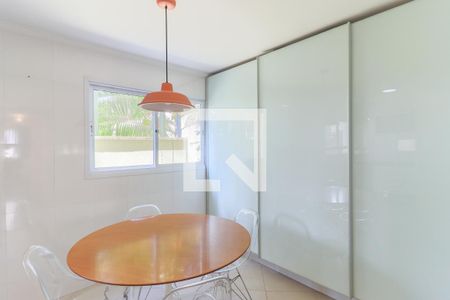 Casa de condomínio para alugar com 227m², 4 quartos e 4 vagasCopa