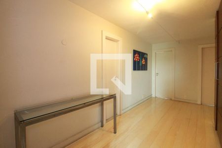 Apartamento à venda com 235m², 4 quartos e 1 vagaCorredor de acesso