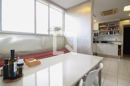 Apartamento à venda com 235m², 4 quartos e 1 vagaCopa