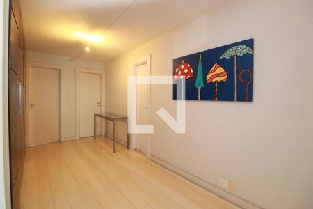 Apartamento à venda com 235m², 4 quartos e 1 vagaCorredor de acesso
