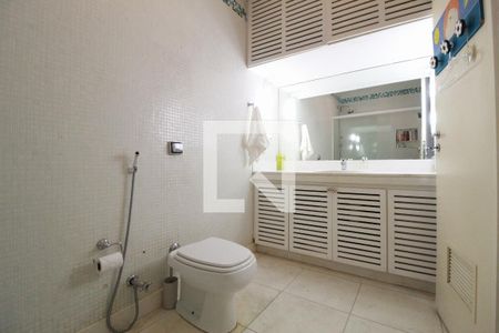 Apartamento à venda com 235m², 4 quartos e 1 vagaBanheiro da Suíte 2