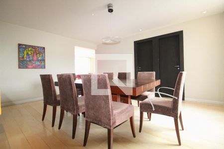 Apartamento à venda com 235m², 4 quartos e 1 vagaSala de jantar