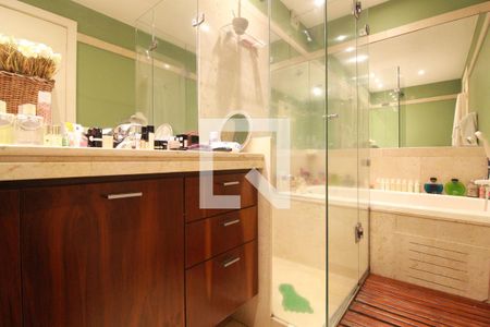 Apartamento à venda com 235m², 4 quartos e 1 vagaBanheiro da Suíte 1