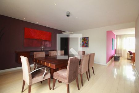 Apartamento à venda com 235m², 4 quartos e 1 vagaSala de jantar