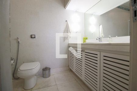 Apartamento à venda com 235m², 4 quartos e 1 vagaBanheiro da Suíte 2