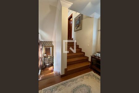 Casa de condomínio à venda com 600m², 5 quartos e 7 vagasEscada