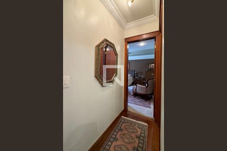 Casa de condomínio à venda com 600m², 5 quartos e 7 vagasCorredor