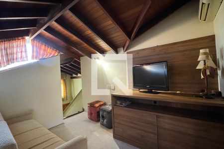 Casa de condomínio à venda com 600m², 5 quartos e 7 vagasSala de TV