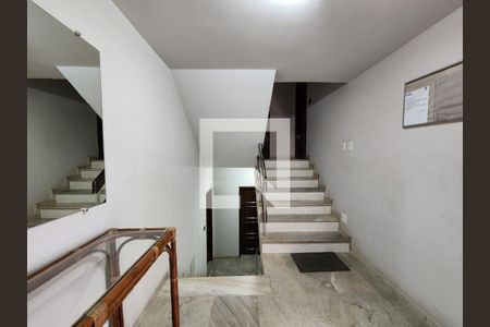 Escadas do prédio de apartamento à venda com 3 quartos, 95m² em Santo Antônio, Belo Horizonte