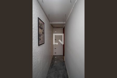 Corredor de casa para alugar com 3 quartos, 205m² em Vila Carbone, São Paulo