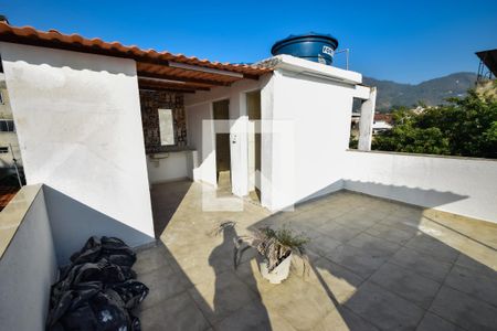 Casa de condomínio à venda com 130m², 2 quartos e sem vagaTerraço