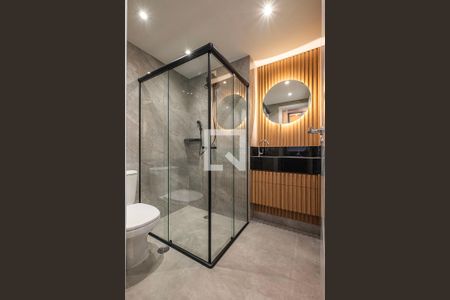 Banheiro de kitnet/studio para alugar com 1 quarto, 27m² em Pinheiros, São Paulo